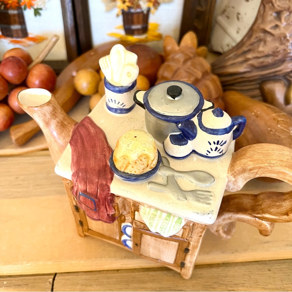 Vintage Ceramic Kitchy Kitchen Mini Teapot - Picture 3 of 6